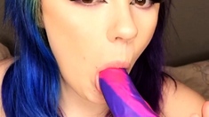 Live brunette camgirl toys masturbation orgasm on webcam