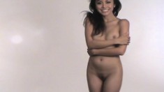 Hot Jennifer Lee reveals her perky boobs and smoking hot legs