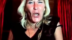 mature blonde masturbating in a webcam